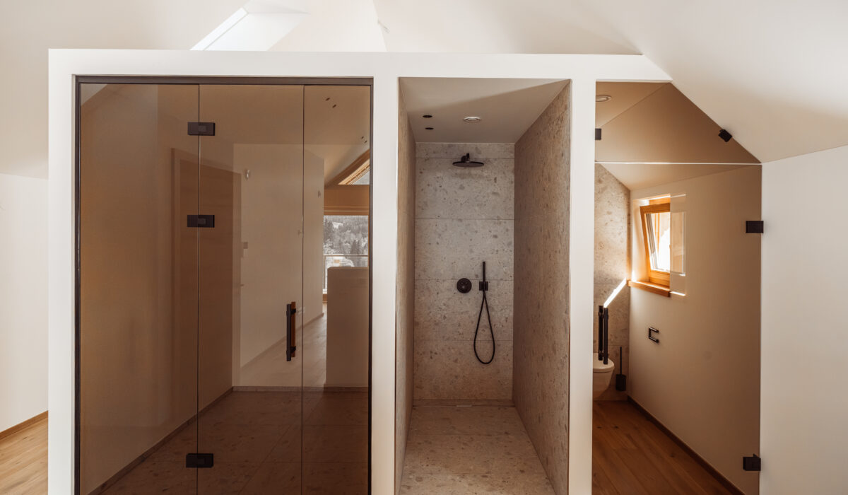 Dusche und Toilette