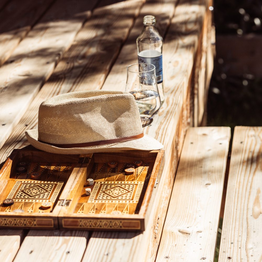 Detailshot Spiele & Hut